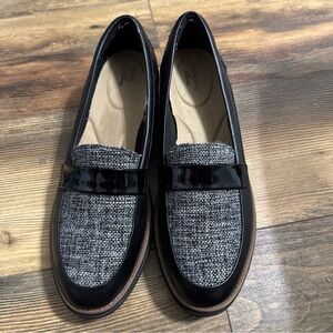 Clarks Women's Sharon Gracie Penny Loafer US 11M Black Patent with Tweed Accent